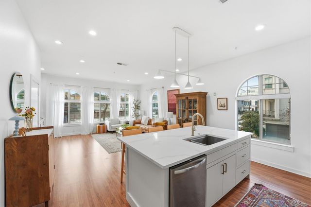 806 Jackson Hill Street 201, Houston, TX 77007