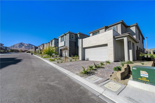 11828 Black Canary Avenue, Las Vegas, NV 89138