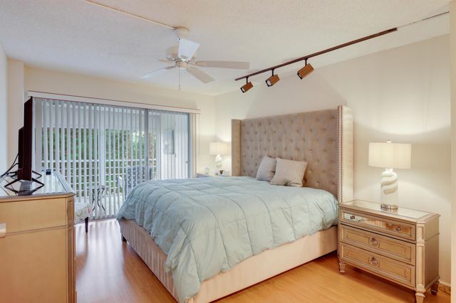 3810 Via Poinciana 401, Lake Worth, FL 33467