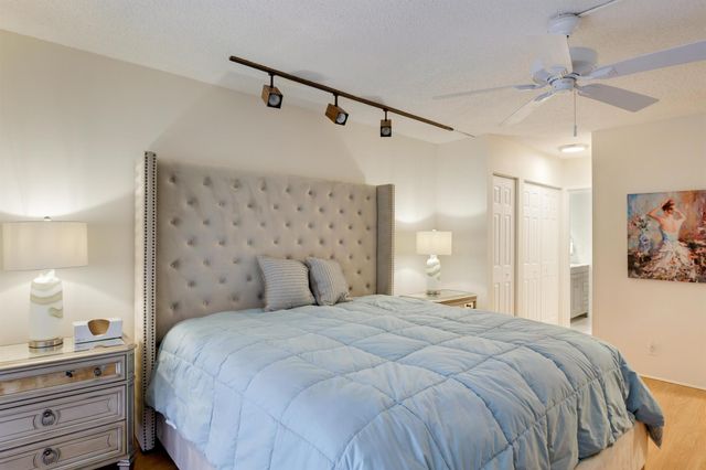 3810 Via Poinciana 401, Lake Worth, FL 33467