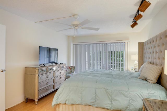 3810 Via Poinciana 401, Lake Worth, FL 33467