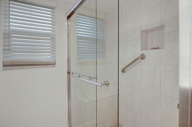 3810 Via Poinciana 401, Lake Worth, FL 33467