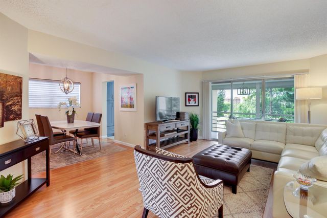 3810 Via Poinciana 401, Lake Worth, FL 33467