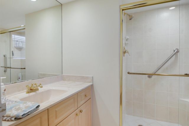 3810 Via Poinciana 401, Lake Worth, FL 33467