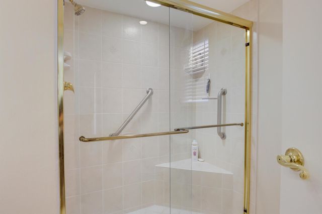 3810 Via Poinciana 401, Lake Worth, FL 33467