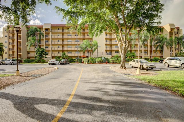 3810 Via Poinciana 401, Lake Worth, FL 33467
