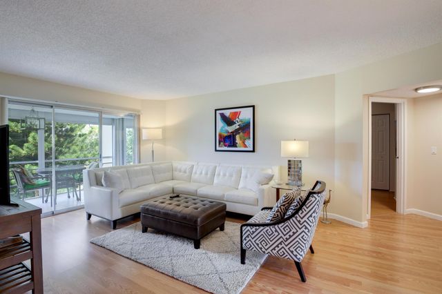 3810 Via Poinciana 401, Lake Worth, FL 33467
