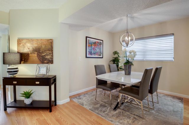3810 Via Poinciana 401, Lake Worth, FL 33467