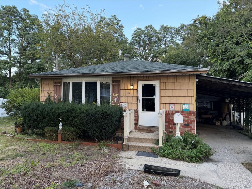1743 N Thompson Drive, Bay Shore, NY 11706 — exterior