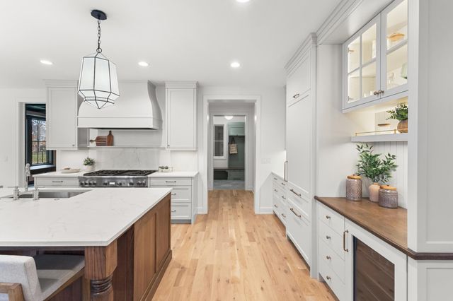 734 Shawnee Woods Road, Medina, MN 55340