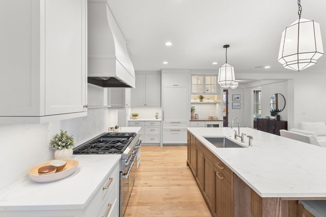 734 Shawnee Woods Road, Medina, MN 55340