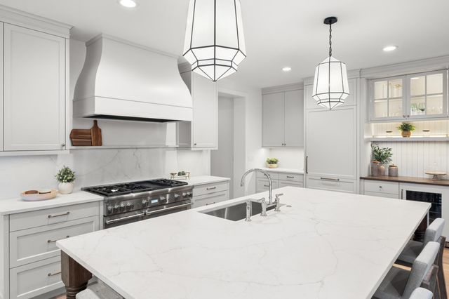 734 Shawnee Woods Road, Medina, MN 55340