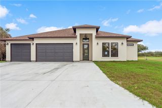 102 Cedar Ridge Dr, Rockport, TX 78382
