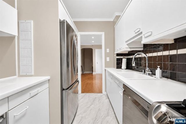 185 E Palisade Avenue D11B, Englewood, NJ 07631