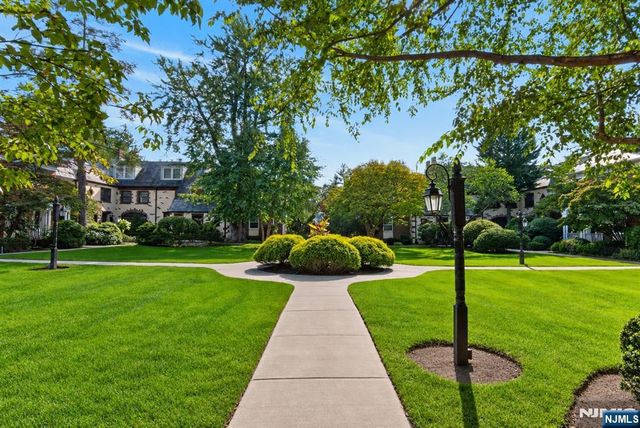 185 E Palisade Avenue D11B, Englewood, NJ 07631