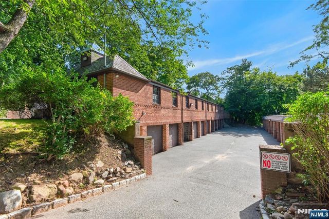 185 E Palisade Avenue D11B, Englewood, NJ 07631