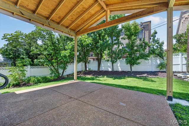 125 Crandon Drive, St Louis, MO 63105
