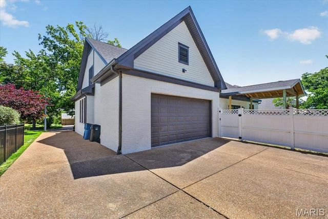 125 Crandon Drive, St Louis, MO 63105