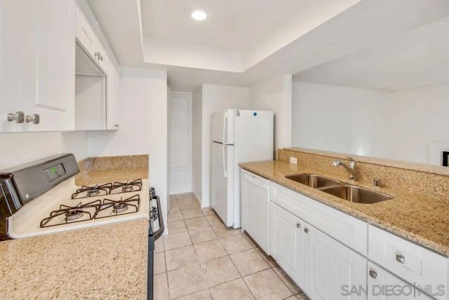9489 Fairgrove Ln 103, San Diego, CA 92129