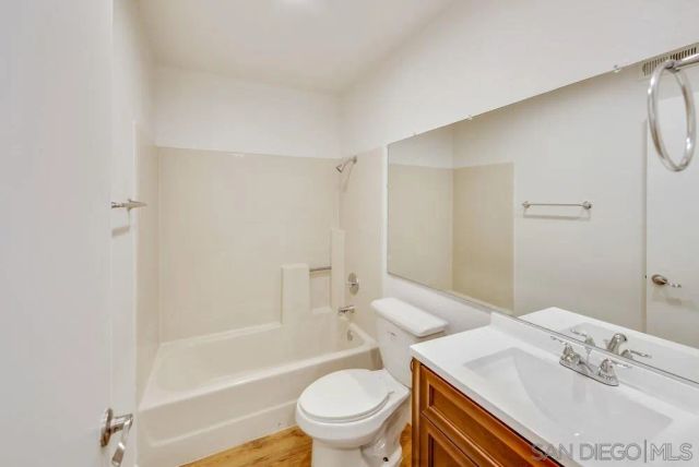 9489 Fairgrove Ln 103, San Diego, CA 92129