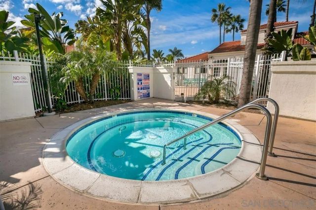 9489 Fairgrove Ln 103, San Diego, CA 92129