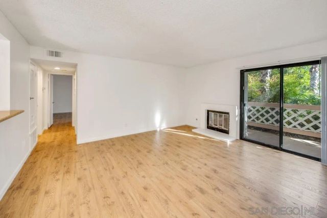 9489 Fairgrove Ln 103, San Diego, CA 92129