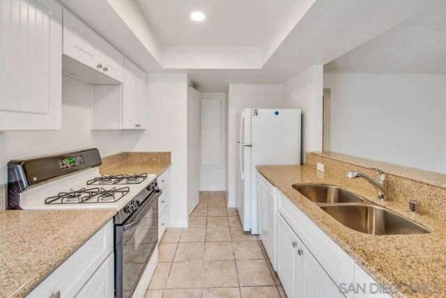 9489 Fairgrove Ln 103, San Diego, CA 92129