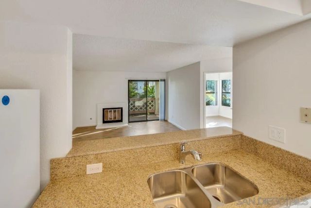 9489 Fairgrove Ln 103, San Diego, CA 92129