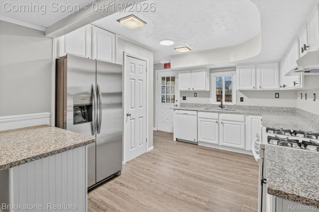 32260 Oscoda Court, Westland, MI 48186