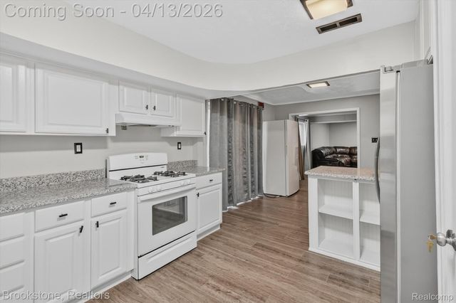 32260 Oscoda Court, Westland, MI 48186