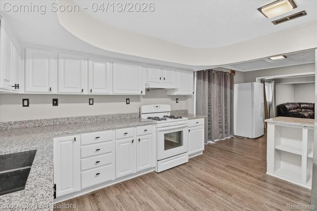 32260 Oscoda Court, Westland, MI 48186
