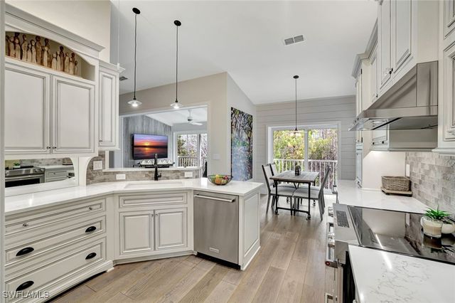 2540 Talon CT 504, Naples, FL 34105