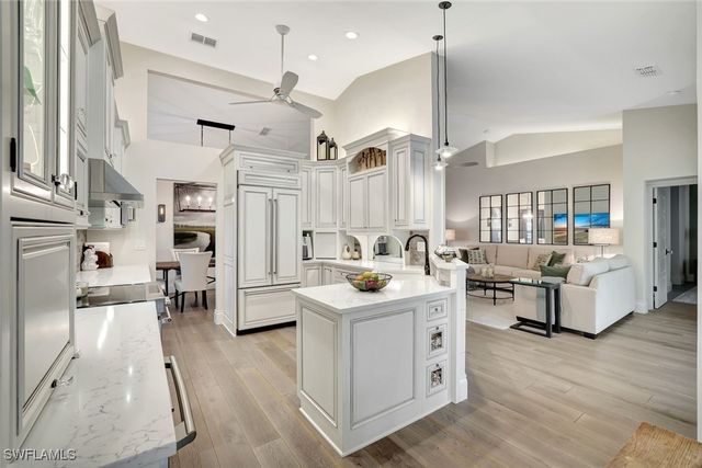 2540 Talon CT 504, Naples, FL 34105