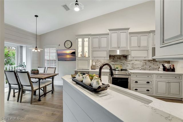 2540 Talon CT 504, Naples, FL 34105