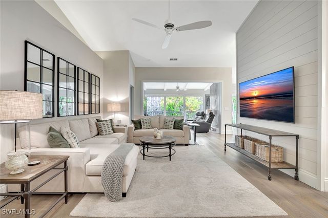 2540 Talon CT 504, Naples, FL 34105