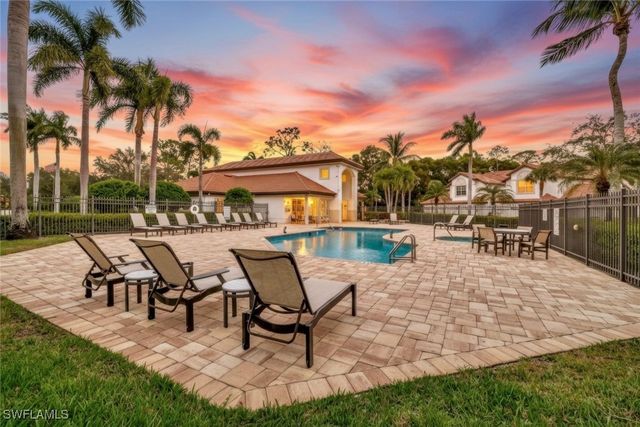 2540 Talon CT 504, Naples, FL 34105