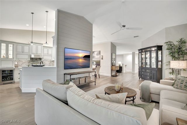 2540 Talon CT 504, Naples, FL 34105