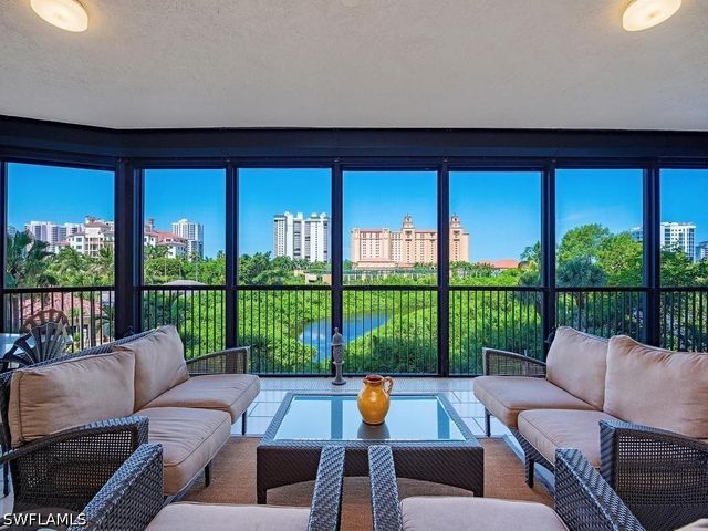 8787 Bay Colony DR 302, Naples, FL 34108