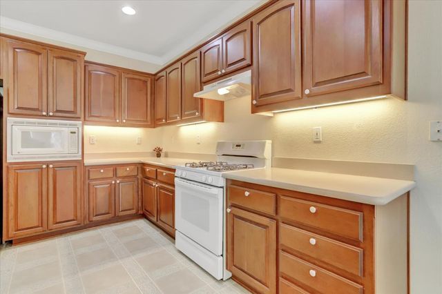 225 Mallard Dr, Grass Valley, CA 95945