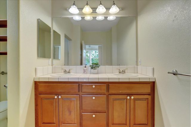 225 Mallard Dr, Grass Valley, CA 95945