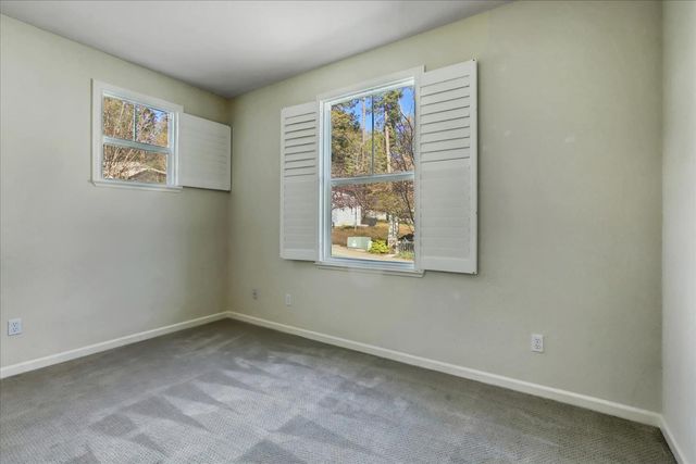 225 Mallard Dr, Grass Valley, CA 95945