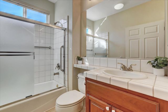 225 Mallard Dr, Grass Valley, CA 95945