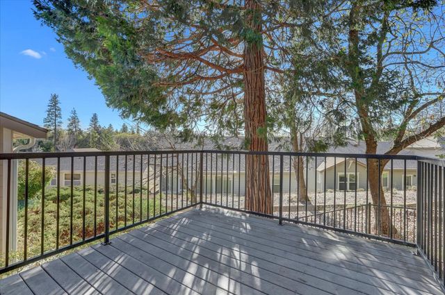 225 Mallard Dr, Grass Valley, CA 95945