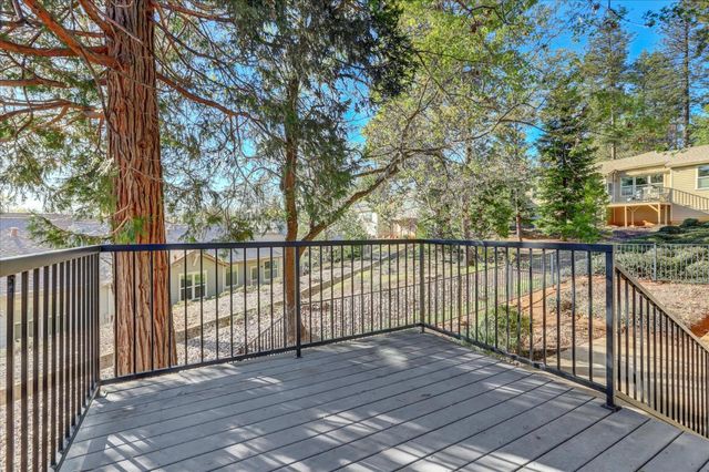 225 Mallard Dr, Grass Valley, CA 95945