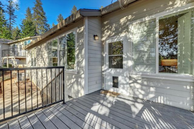 225 Mallard Dr, Grass Valley, CA 95945
