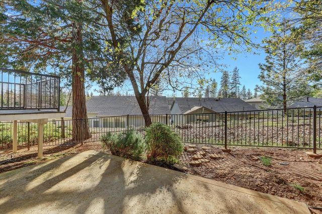 225 Mallard Dr, Grass Valley, CA 95945