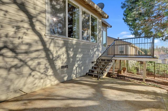 225 Mallard Dr, Grass Valley, CA 95945
