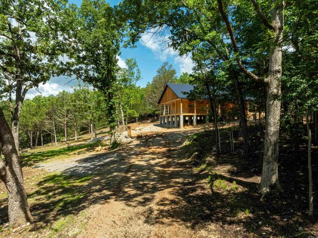 447 Griffin Rd, Hardy, AR 72542