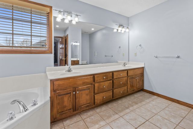 3774 W Suzanne Street, Battlefield, MO 65619