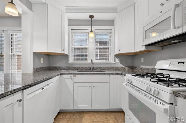 7532 York Drive 2E, Clayton, MO 63105